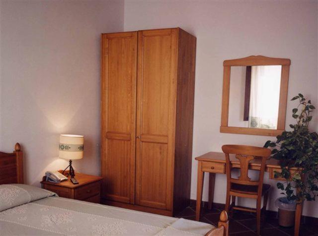 Hotel Su Nuraxi Барумини Номер фото